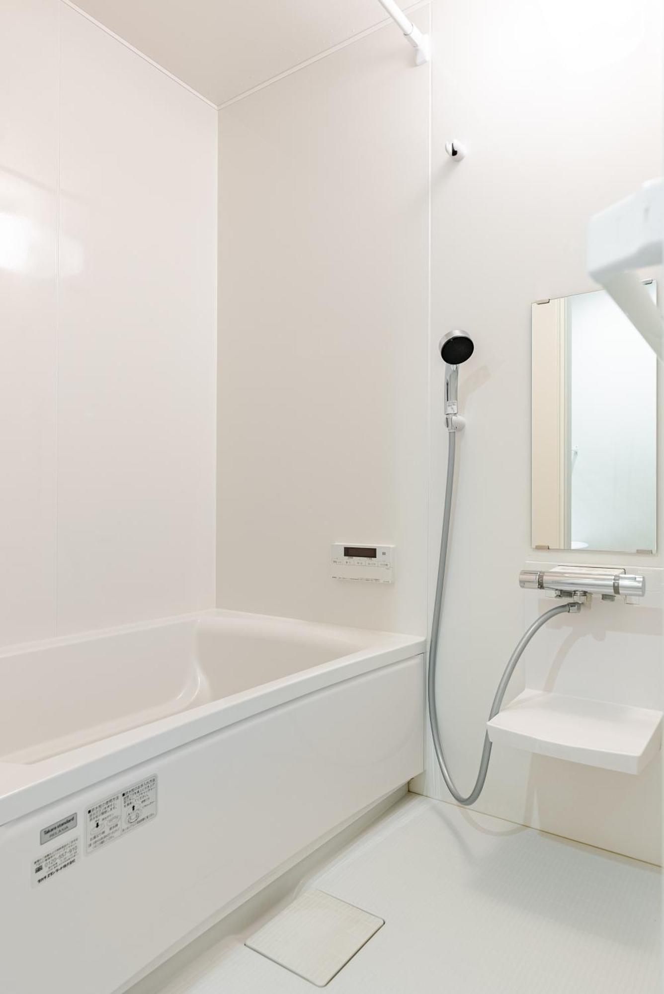 Umeda Central: Quick Access To Kita & Minami Districts Apartment Osaka